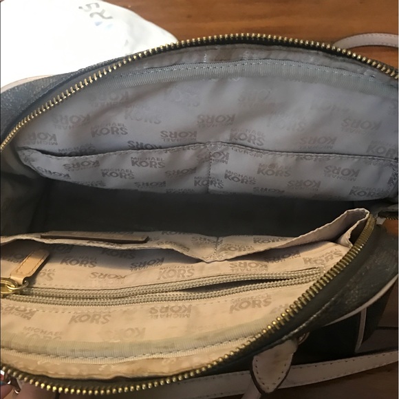 MK purse - Picture 4 of 4