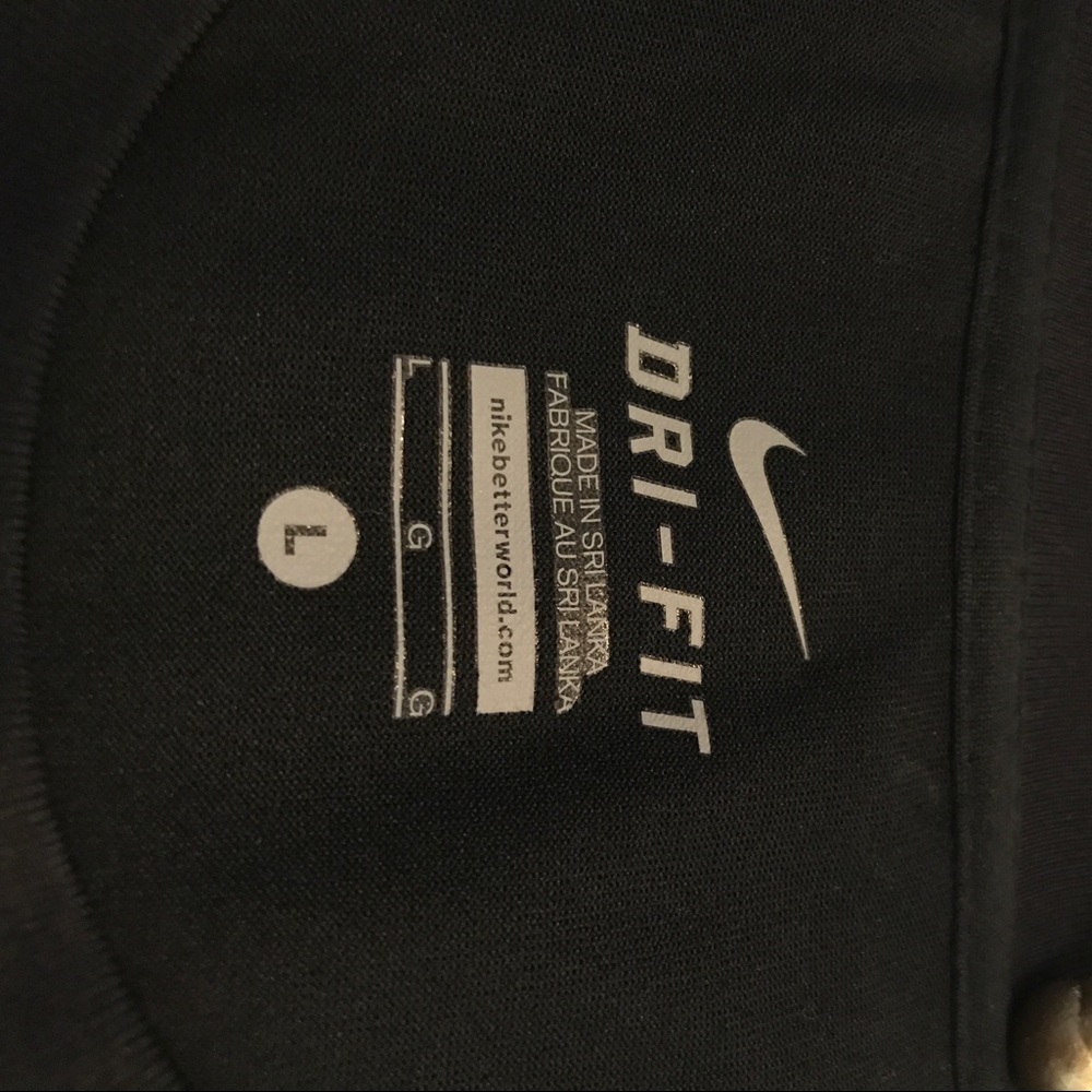 ***SOLD***Nike shirt - Picture 4 of 4