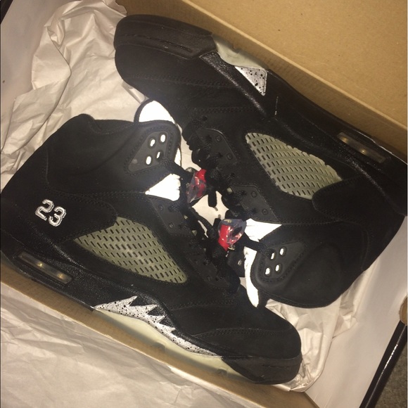 Air Jordan Retro "Metallic" Black 5 (2011) - Picture 2 of 6