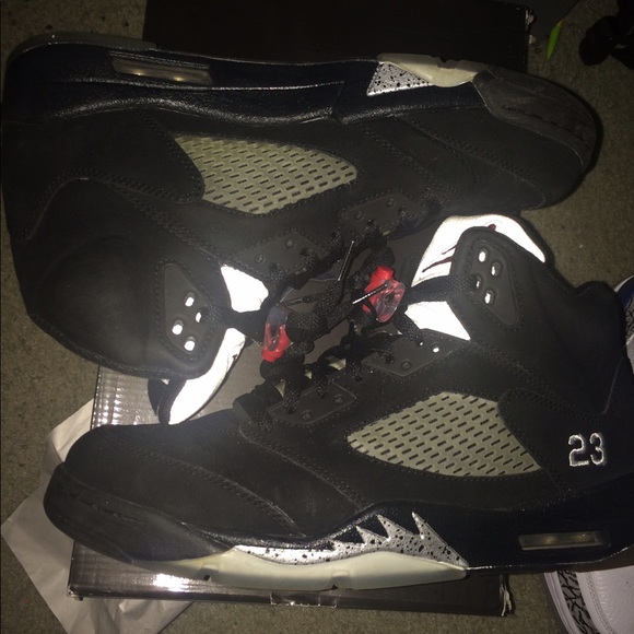 Air Jordan Retro "Metallic" Black 5 (2011) - Picture 4 of 6