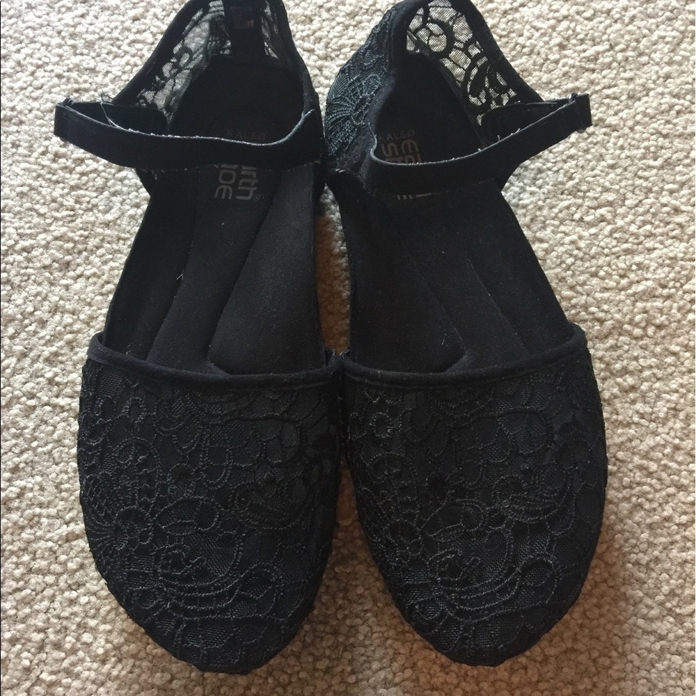 Earth shoes size 9