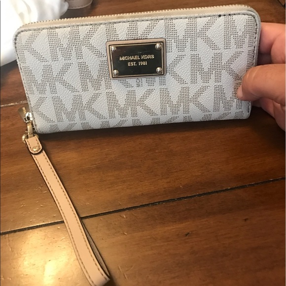 MK wallet - Picture 1 of 4