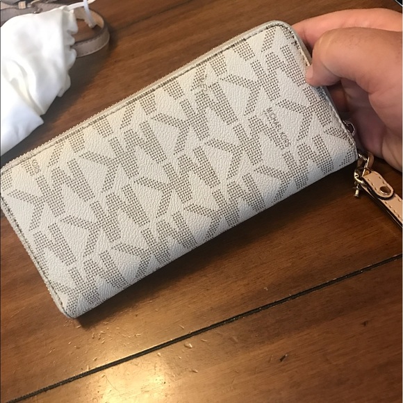 MK wallet - Picture 2 of 4
