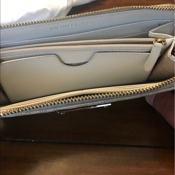 MK wallet - Picture 4 of 4