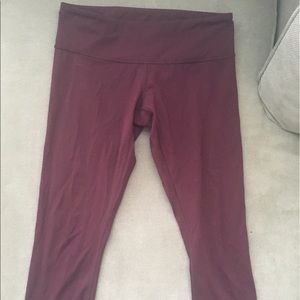 Lululemon Low Rise Winder Under Crop. Size 8.