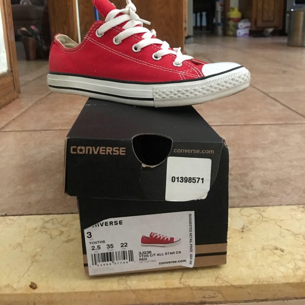 Red converse size 3 in boys youth size