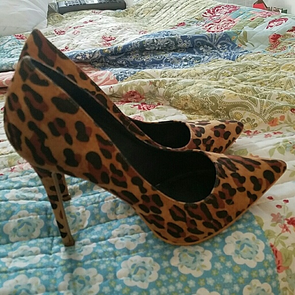 Heels - Picture 2 of 2