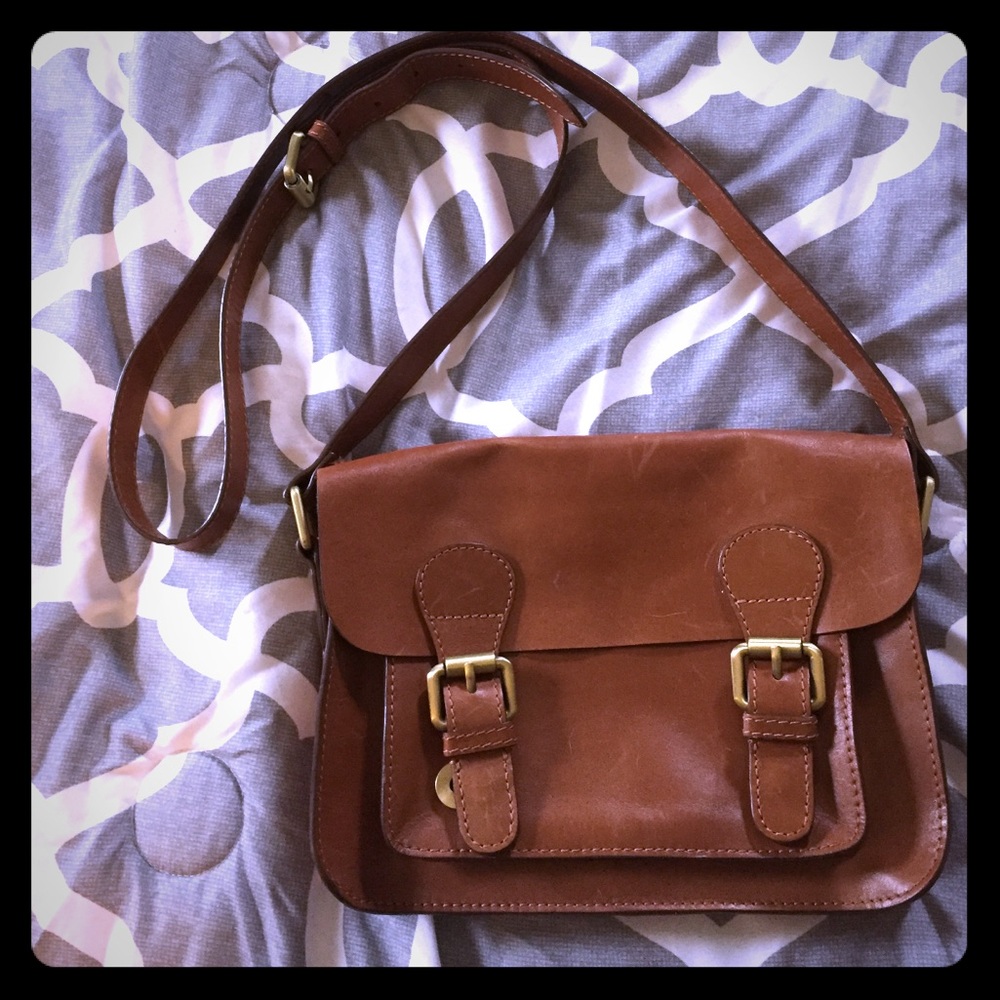 Cross body saddle bag