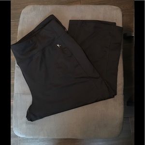 Danskin Now Capri yoga pants