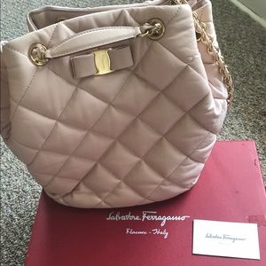 Salvatore Ferragamo Genny (color: macaron)