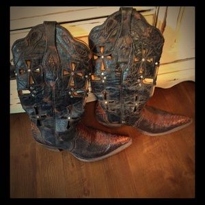 Corral Cowgirl Boots!