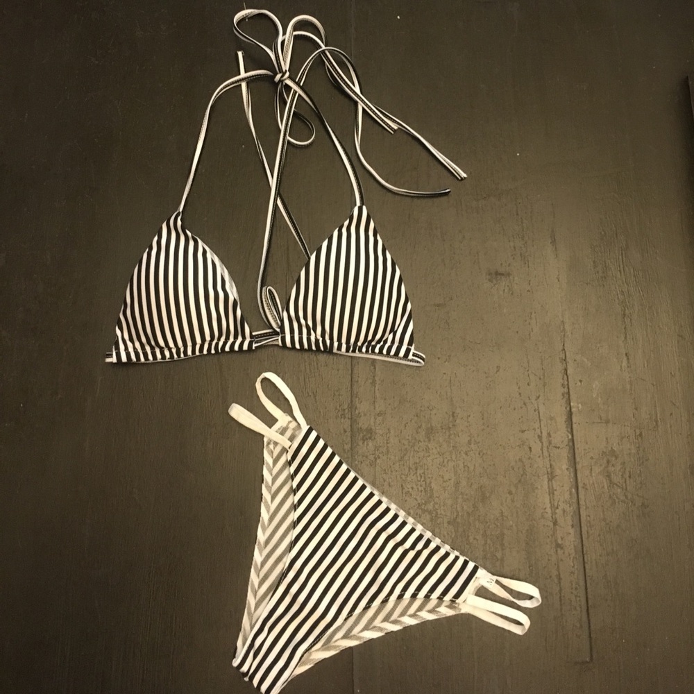 Striped cheeky bikini