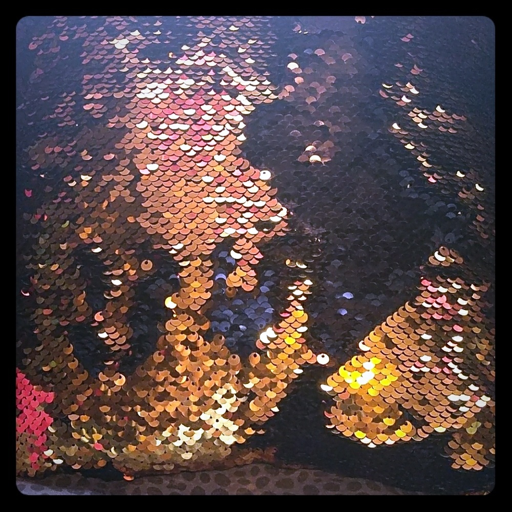 Black and gold pillow that changes colors