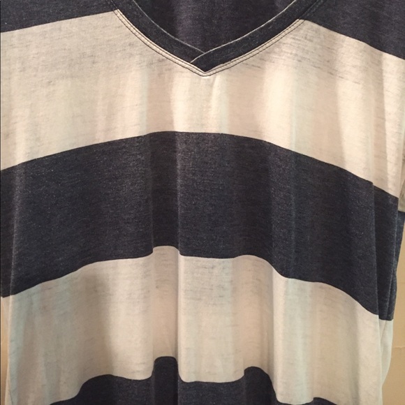 🎉SALE🎉White Crow Blue & Cream Striped Top - Picture 4 of 7