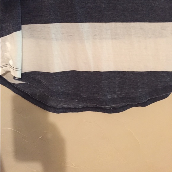 🎉SALE🎉White Crow Blue & Cream Striped Top - Picture 5 of 7