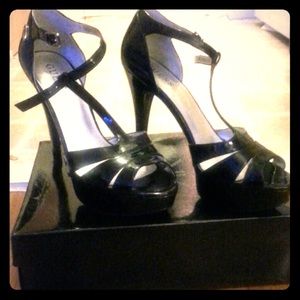 Guess stillettos platform