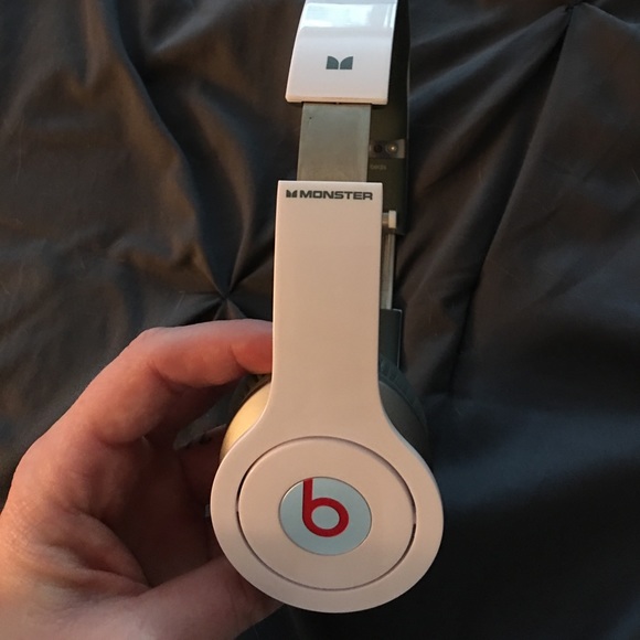 Beats headphones. - Picture 3 of 3