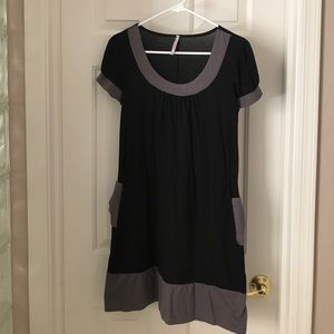 Black/grey casual dress.