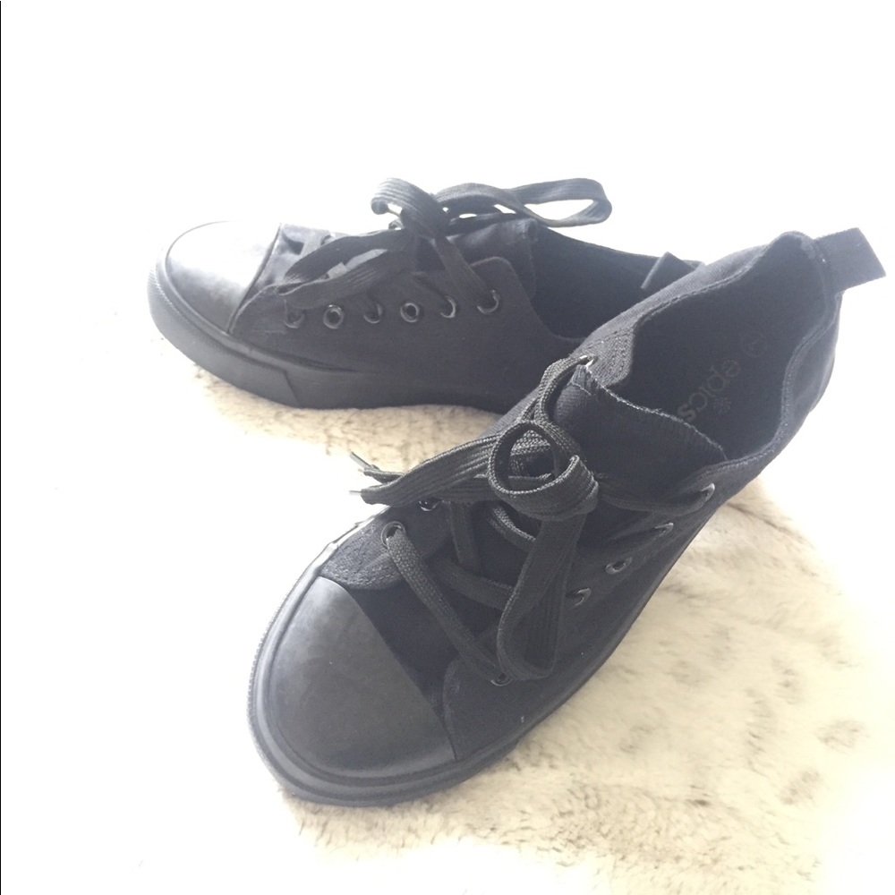 Size 7 all black sneakers