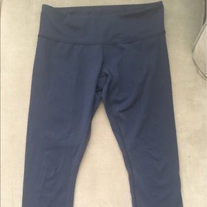 Lululemon Low Rise Wunder Under Crop Navy. Size 8.