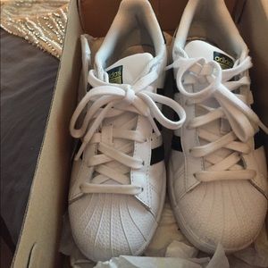 Adidas superstars
