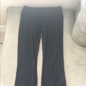 Lululemon Black Groove Pant. Size 8.