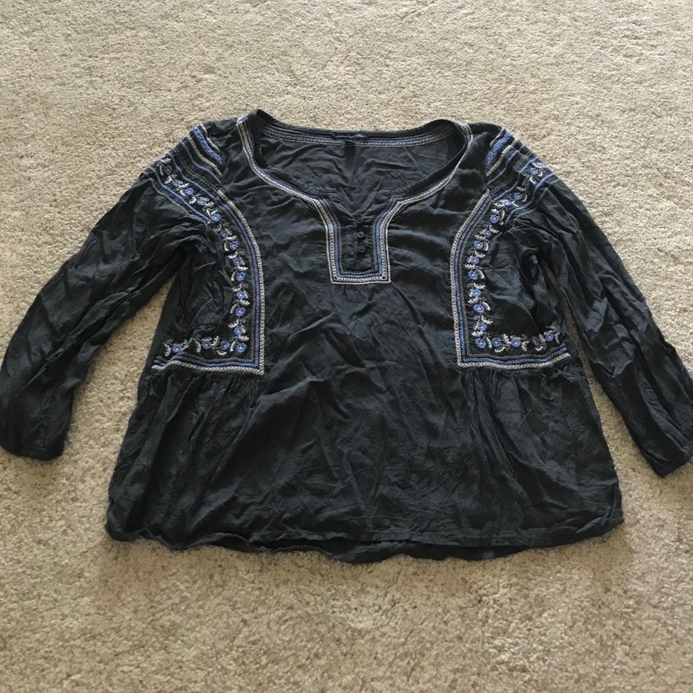 American eagle three-quarter length shirt