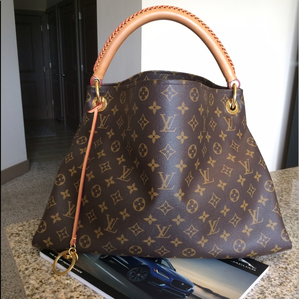 LOUIS VUITTON MONOGRAM ARTSY MM