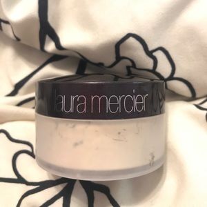 Laura Mercier translucent face powder