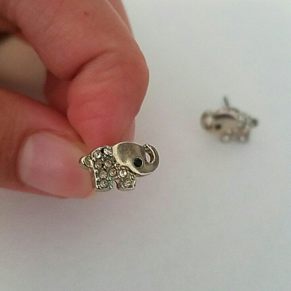 Francesca's Silver Elephant Earrings