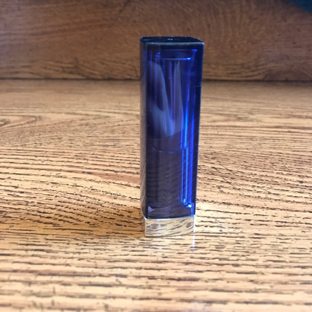 Maybellne Berry Bossy lipstick