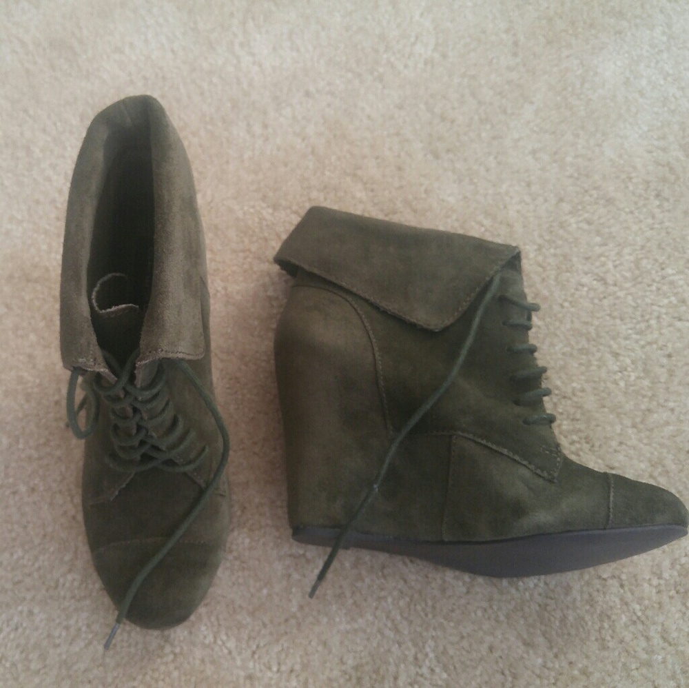 Steve Madden Suede Wedge Booties, size 8.5