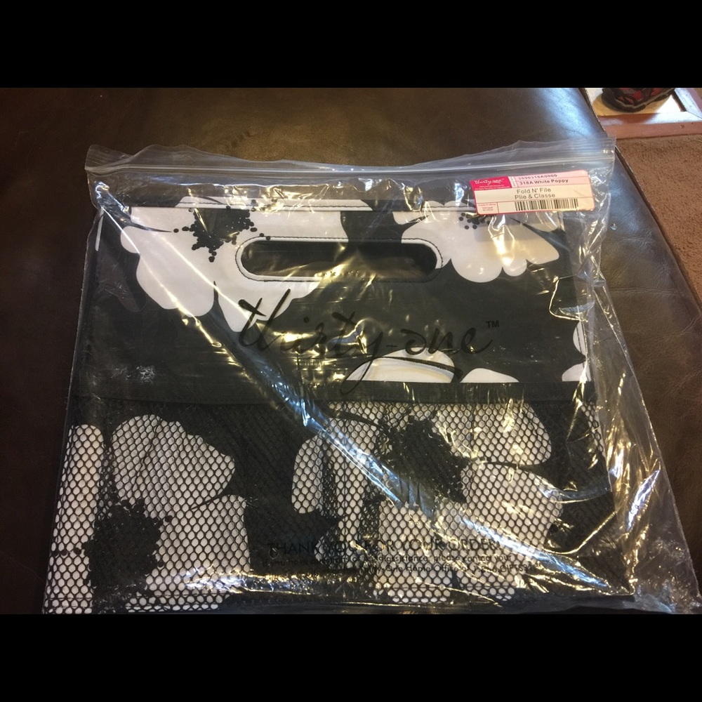 Thirty-one Fold N' File in White Poppy