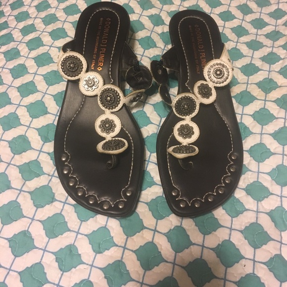 Donald J Pliner Sandals - Picture 1 of 3