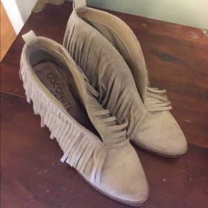 Coconuts by Matisse, 8.5