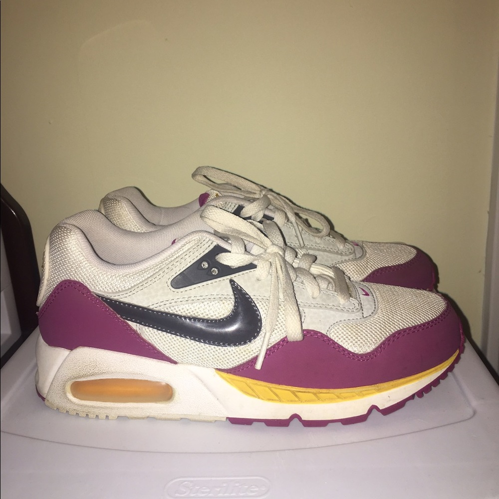 Nike Air Tennis Shoes Size 7.5