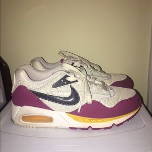 Nike Air Tennis Shoes Size 7.5