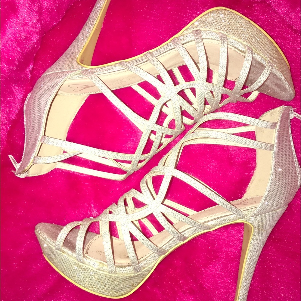 BeAuTiFuL silver glitter high heels