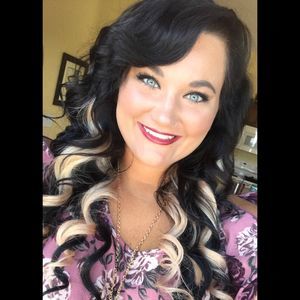 Meet your Posher, Emilee