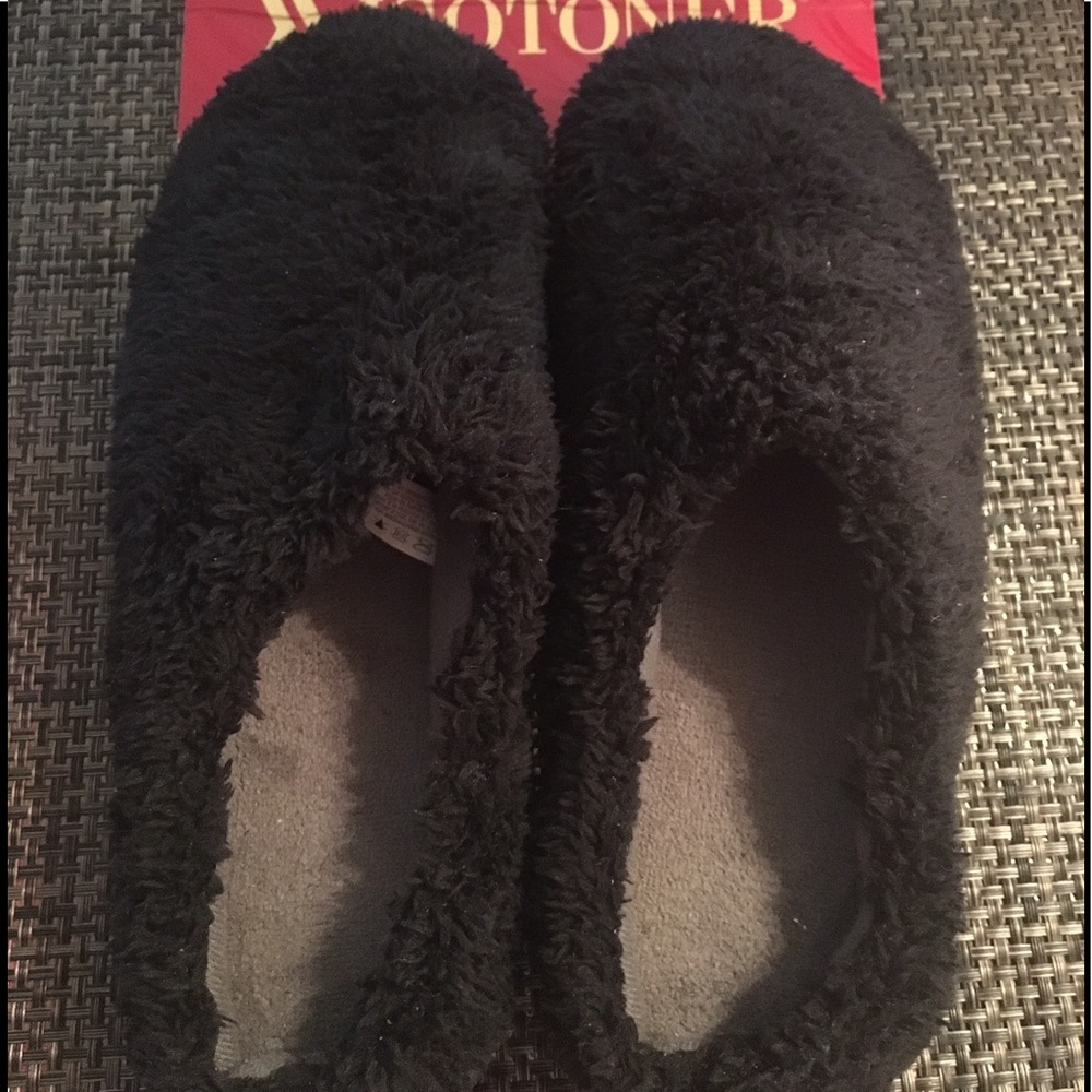 Black Isotoner slippers