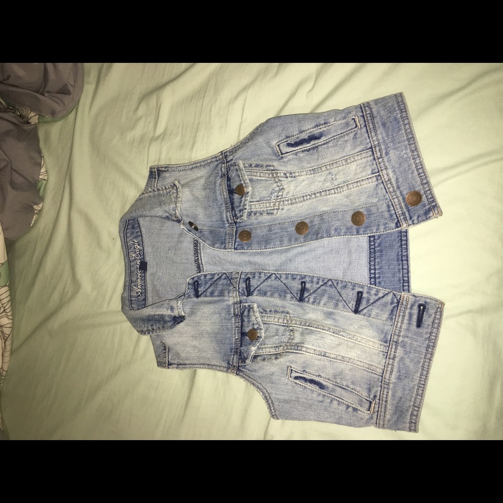 American Eagle vest, never been worn.
