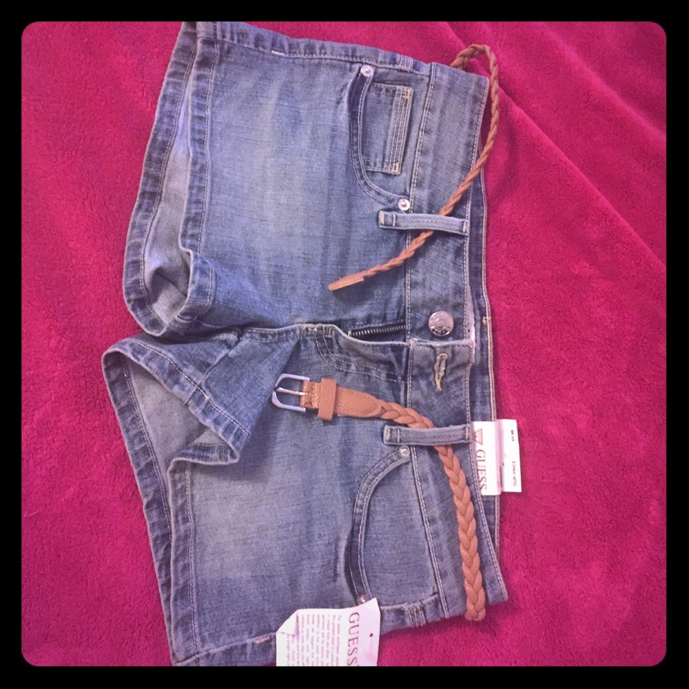 BRAND NEW! Never worn Guess shorts w/ tan belt