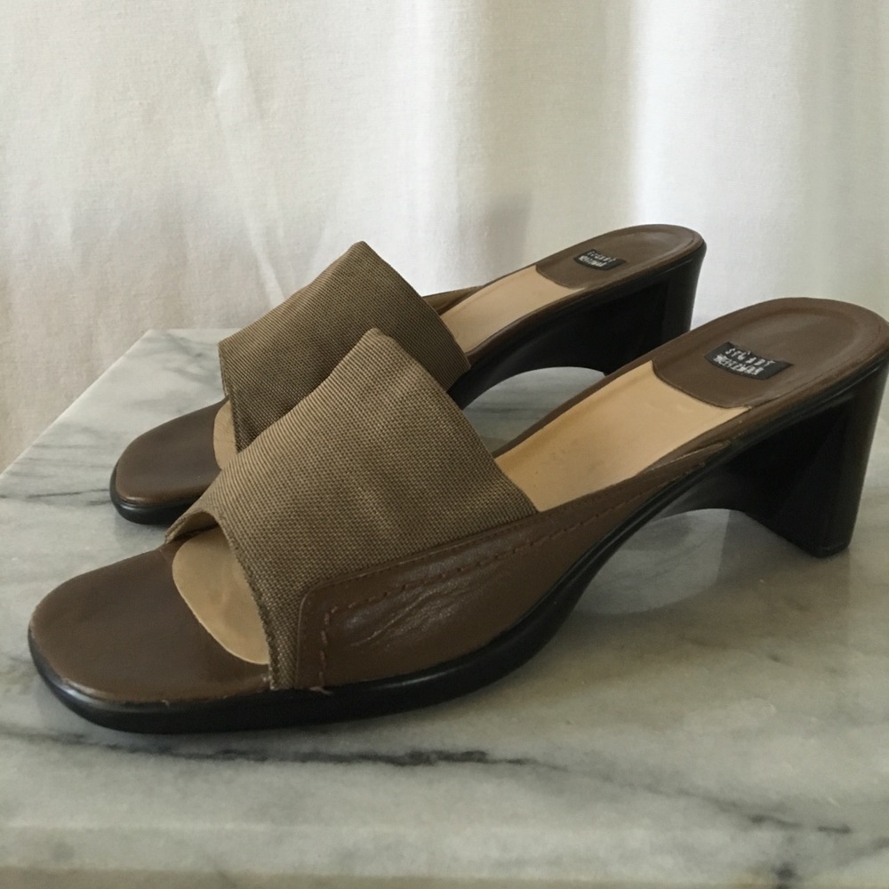 StuaRt WeitZmAn dUsKy tAuPe saNdAl 💕 - Picture 2 of 12