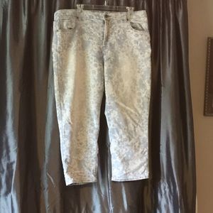 Chico's Crop / Capri Pant size 3
