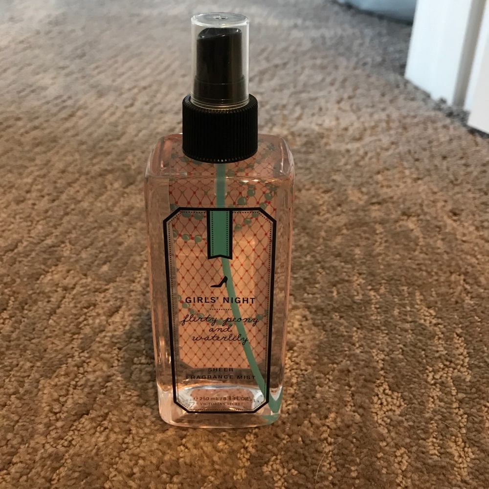 Sheer fragrance mist
