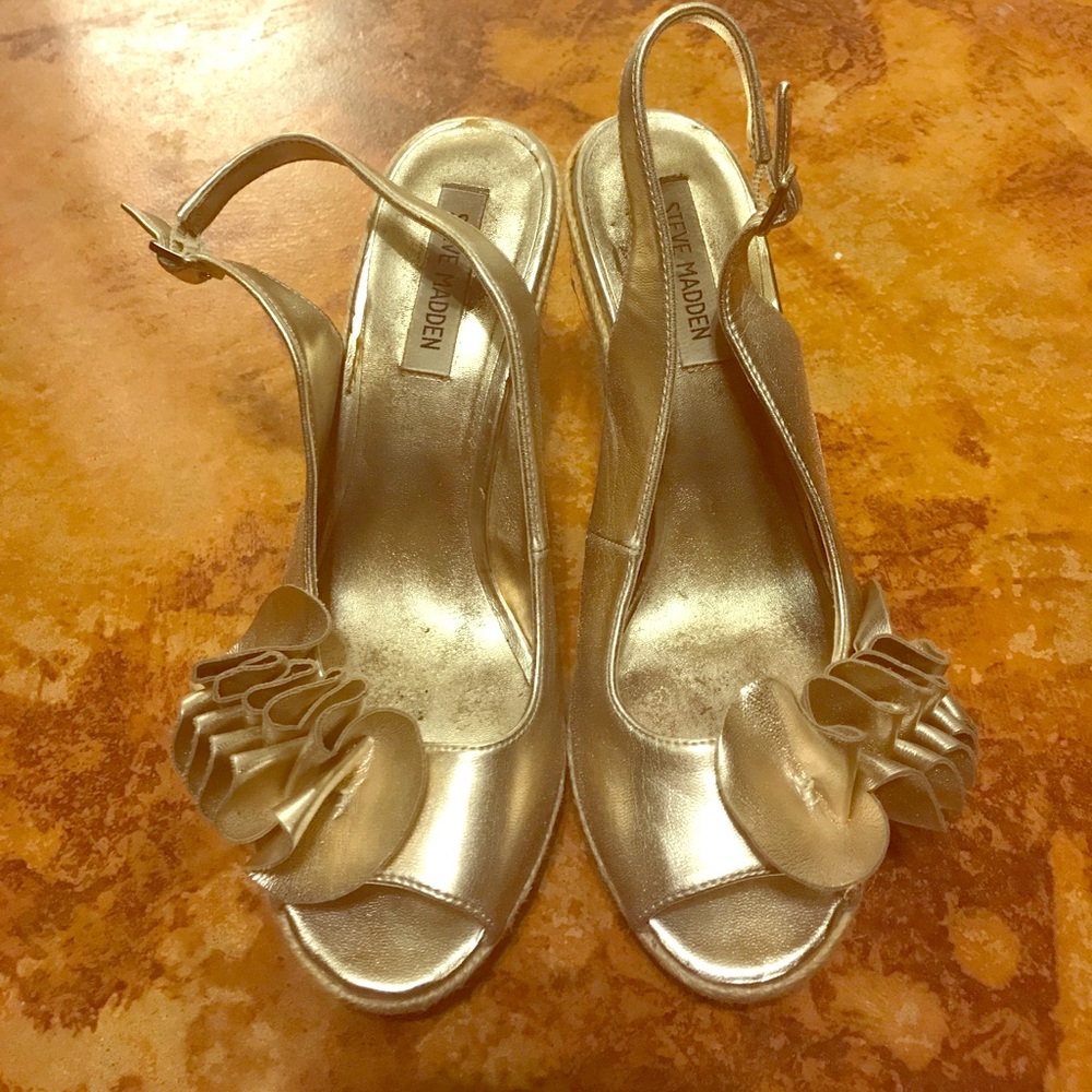 Steve Madden Ruffle Wedges