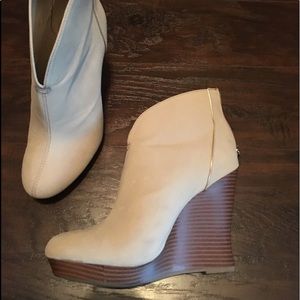 Jennifer Lopez Wedges