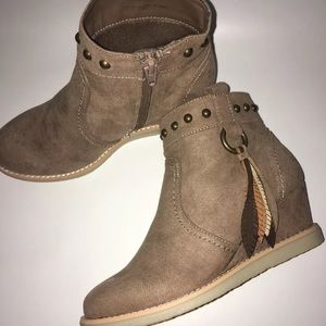 Dv Dolce Vita Taupe Microsuede Wedge Booties 1