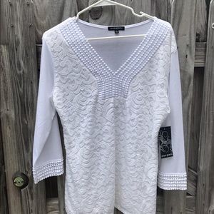 White knitted shirt