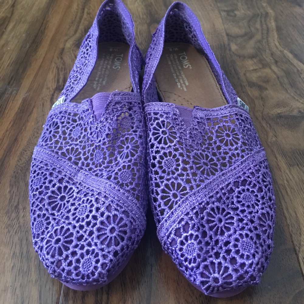 ***SOLD***NWOB purple Toms size 8